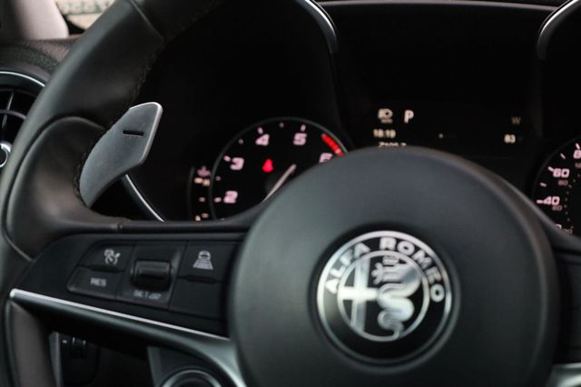 2017 Alfa Romeo Giulia Ti - 23072906 - 35