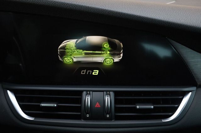 2017 Alfa Romeo Giulia Ti - 23072906 - 42