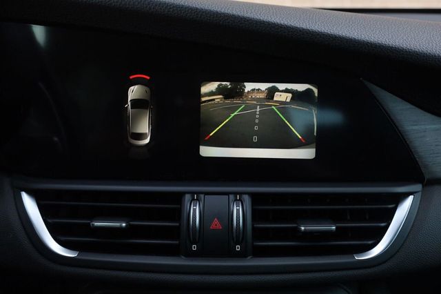 2017 Alfa Romeo Giulia Ti - 23072906 - 44