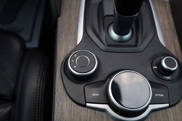 2017 Alfa Romeo Giulia Ti - 23072906 - 48
