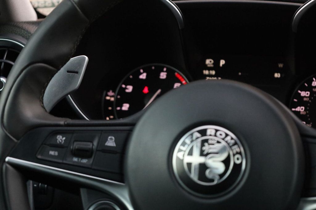Alfa Romeo Giulia Ti photo 36