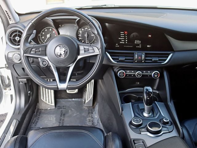 2017 Alfa Romeo Giulia Ti AWD - 22979313 - 10