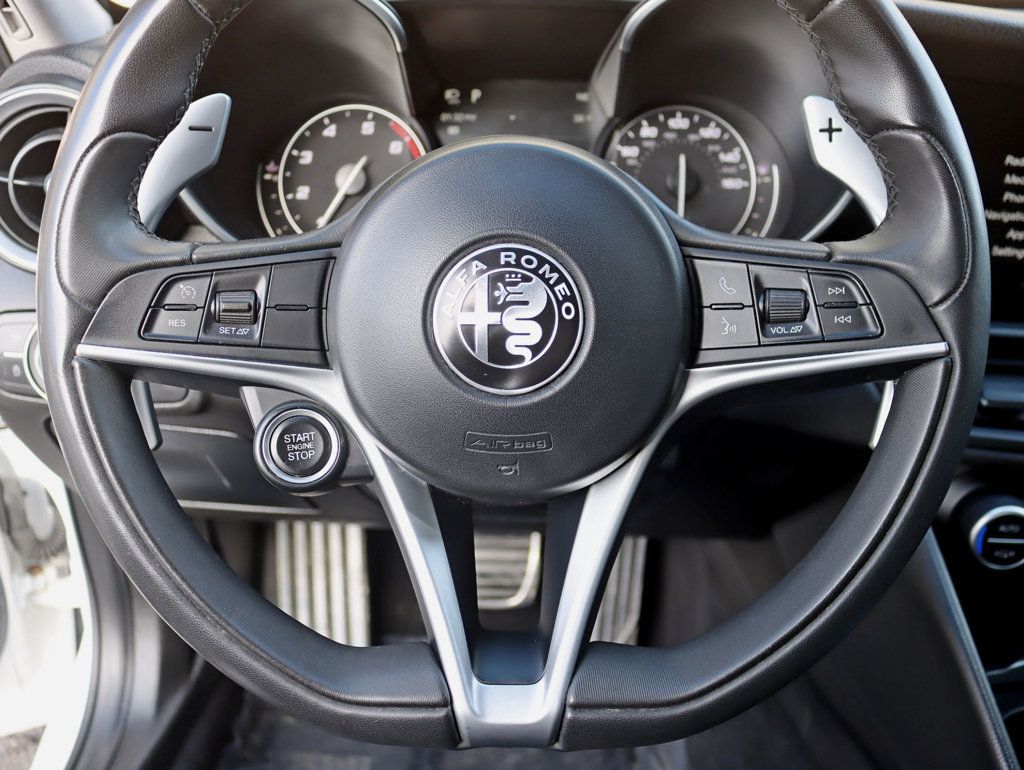 2017 Alfa Romeo Giulia Ti AWD - 22979313 - 11