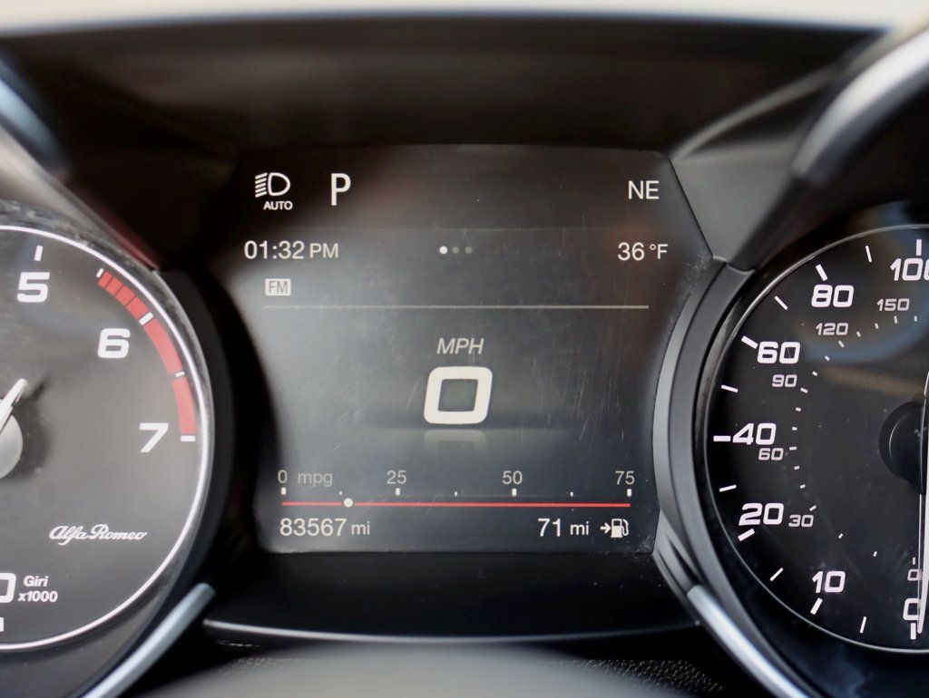 2017 Alfa Romeo Giulia Ti AWD - 22979313 - 12