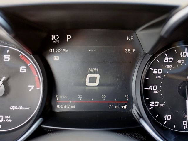 2017 Alfa Romeo Giulia Ti AWD - 22979313 - 12