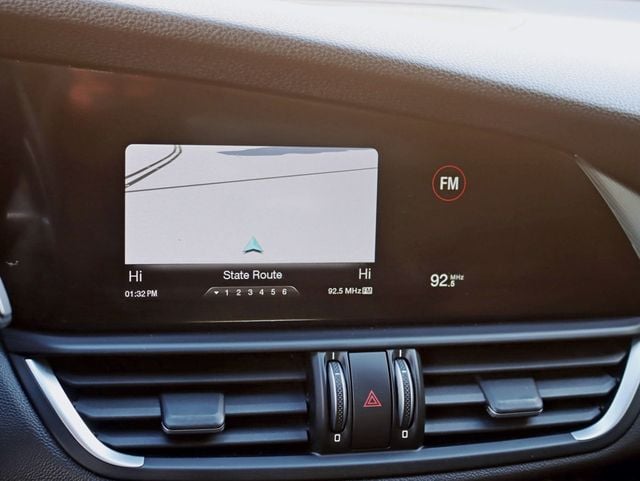 2017 Alfa Romeo Giulia Ti AWD - 22979313 - 13