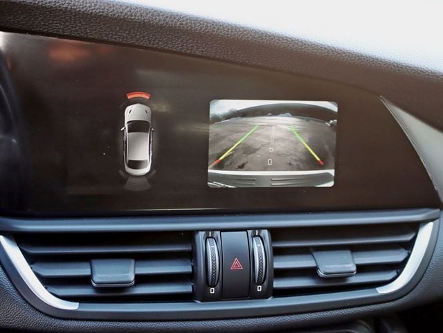 2017 Alfa Romeo Giulia Ti AWD - 22979313 - 14