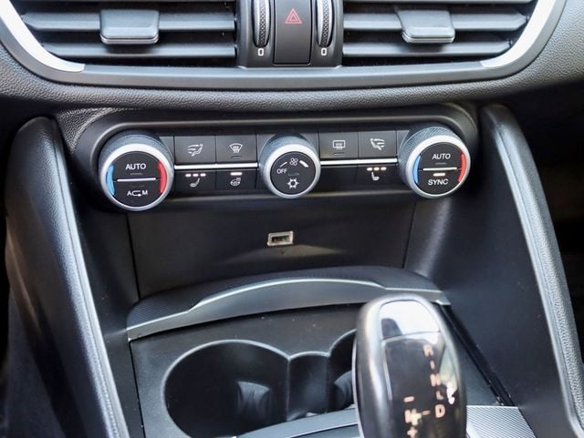 2017 Alfa Romeo Giulia Ti AWD - 22979313 - 17