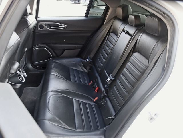 2017 Alfa Romeo Giulia Ti AWD - 22979313 - 21