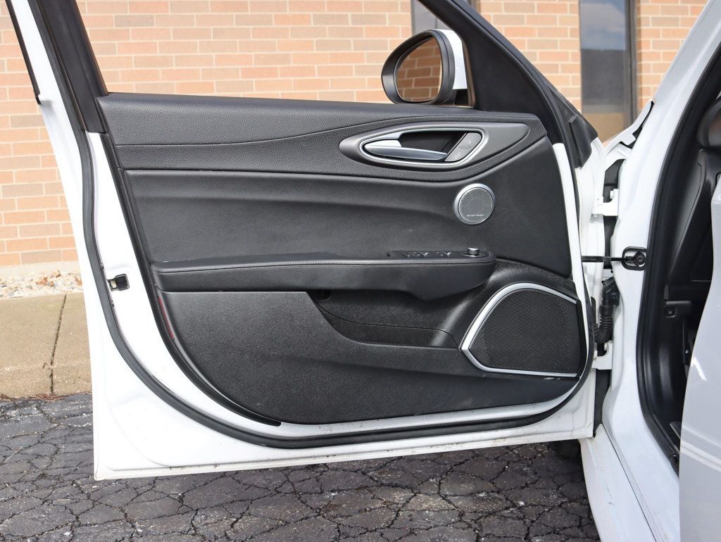 2017 Alfa Romeo Giulia Ti AWD - 22979313 - 24