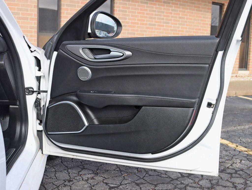 2017 Alfa Romeo Giulia Ti AWD - 22979313 - 25