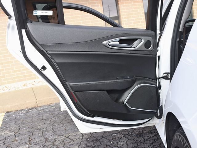 2017 Alfa Romeo Giulia Ti AWD - 22979313 - 26