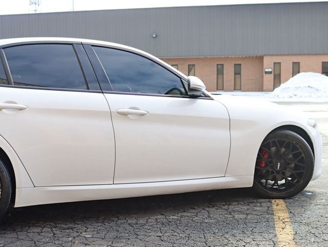2017 Alfa Romeo Giulia Ti AWD - 22979313 - 3