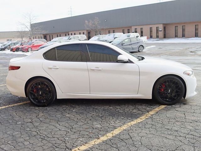 2017 Alfa Romeo Giulia Ti AWD - 22979313 - 7