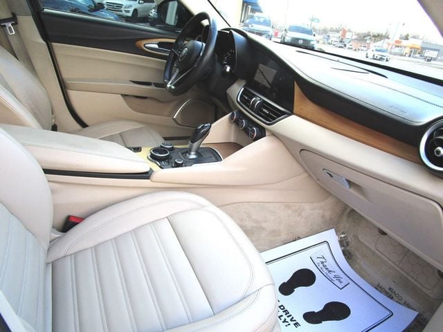 2017 Alfa Romeo Giulia Ti AWD - 22982062 - 13