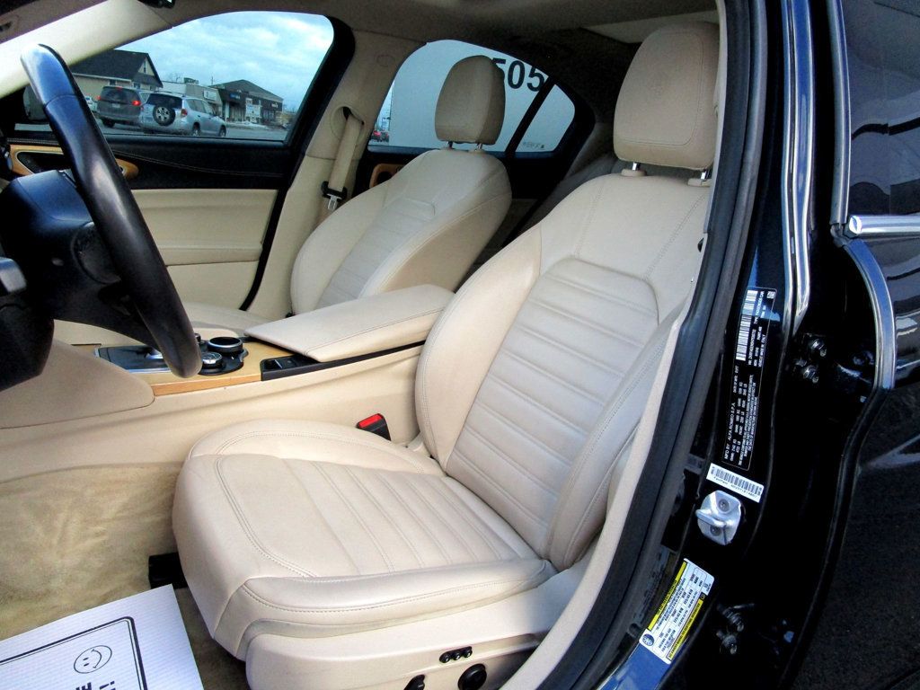 2017 Alfa Romeo Giulia Ti AWD - 22982062 - 14