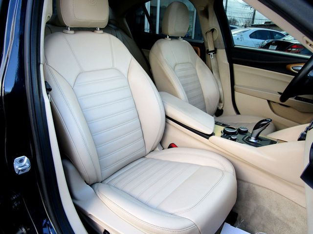 2017 Alfa Romeo Giulia Ti AWD - 22982062 - 15