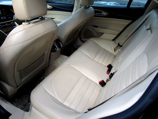 2017 Alfa Romeo Giulia Ti AWD - 22982062 - 16