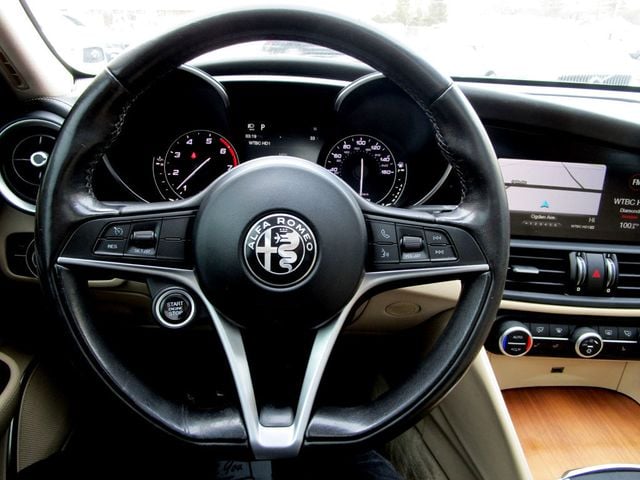 2017 Alfa Romeo Giulia Ti AWD - 22982062 - 19