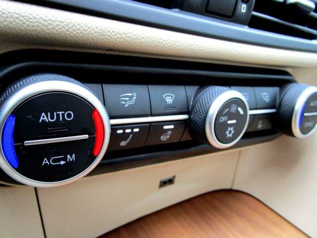 2017 Alfa Romeo Giulia Ti AWD - 22982062 - 24