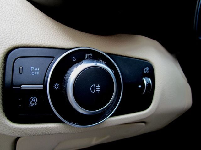 2017 Alfa Romeo Giulia Ti AWD - 22982062 - 25