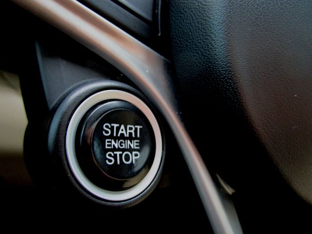 2017 Alfa Romeo Giulia Ti AWD - 22982062 - 26