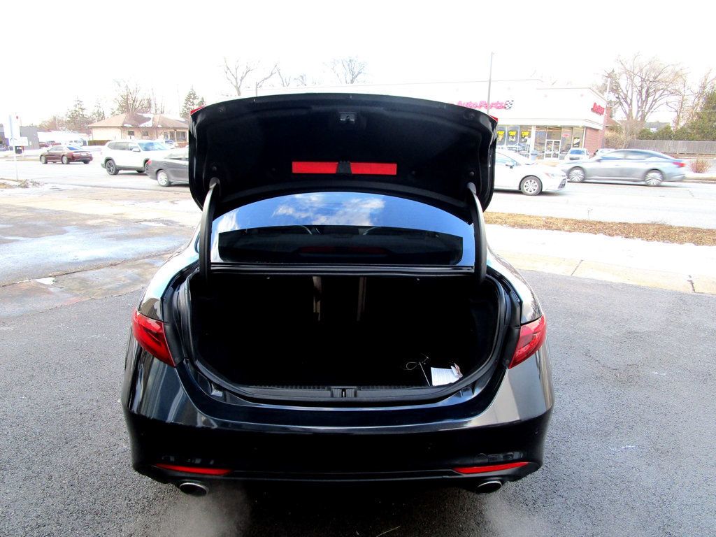 2017 Alfa Romeo Giulia Ti AWD - 22982062 - 29