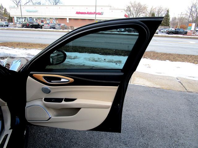 2017 Alfa Romeo Giulia Ti AWD - 22982062 - 34