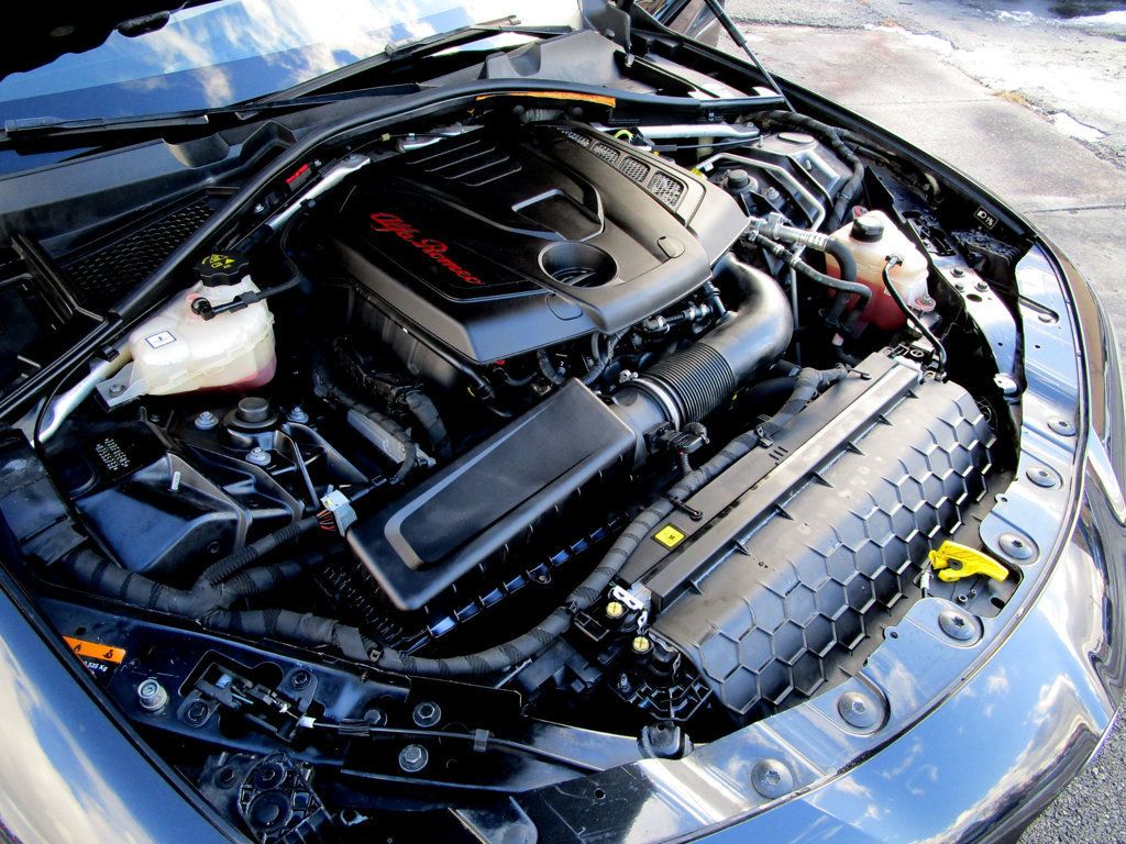 2017 Alfa Romeo Giulia Ti AWD - 22982062 - 37