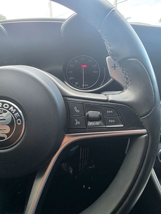 2017 Alfa Romeo Giulia Ti RWD - 23064964 - 24
