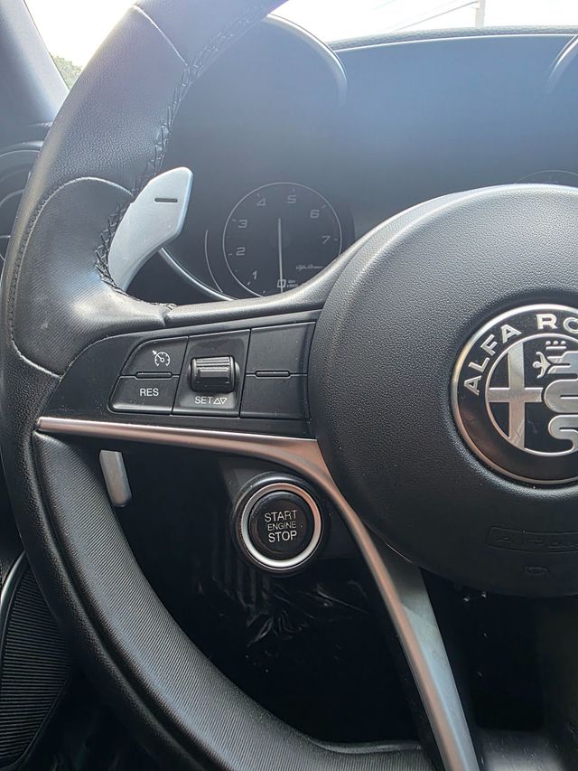2017 Alfa Romeo Giulia Ti RWD - 23064964 - 25