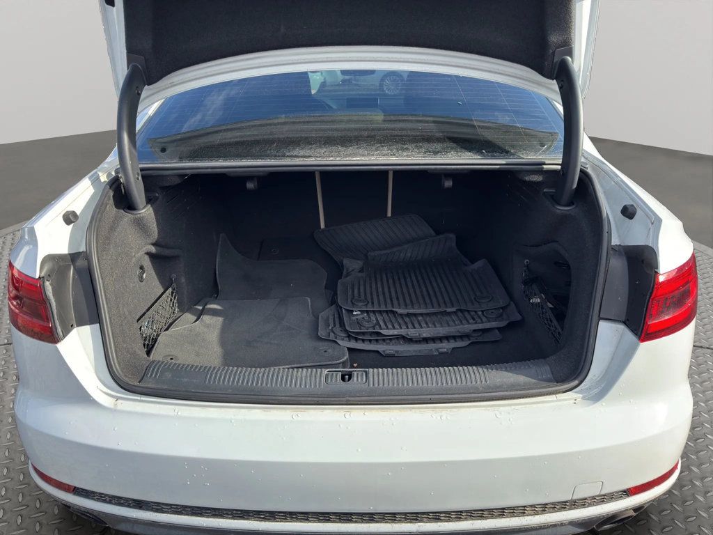 2017 Audi A4 2.0 TFSI Automatic Season of Audi ultra Premium FWD - 22975722 - 22