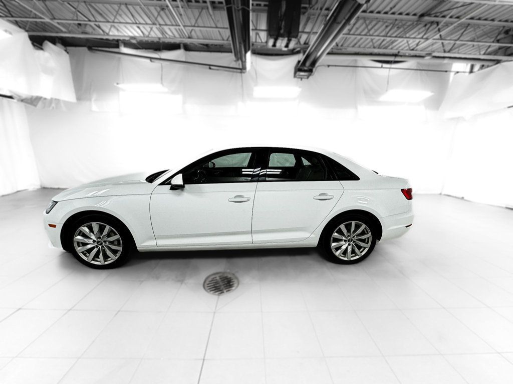 2017 Audi A4 2.0T Quattro Premium Plus photo 3