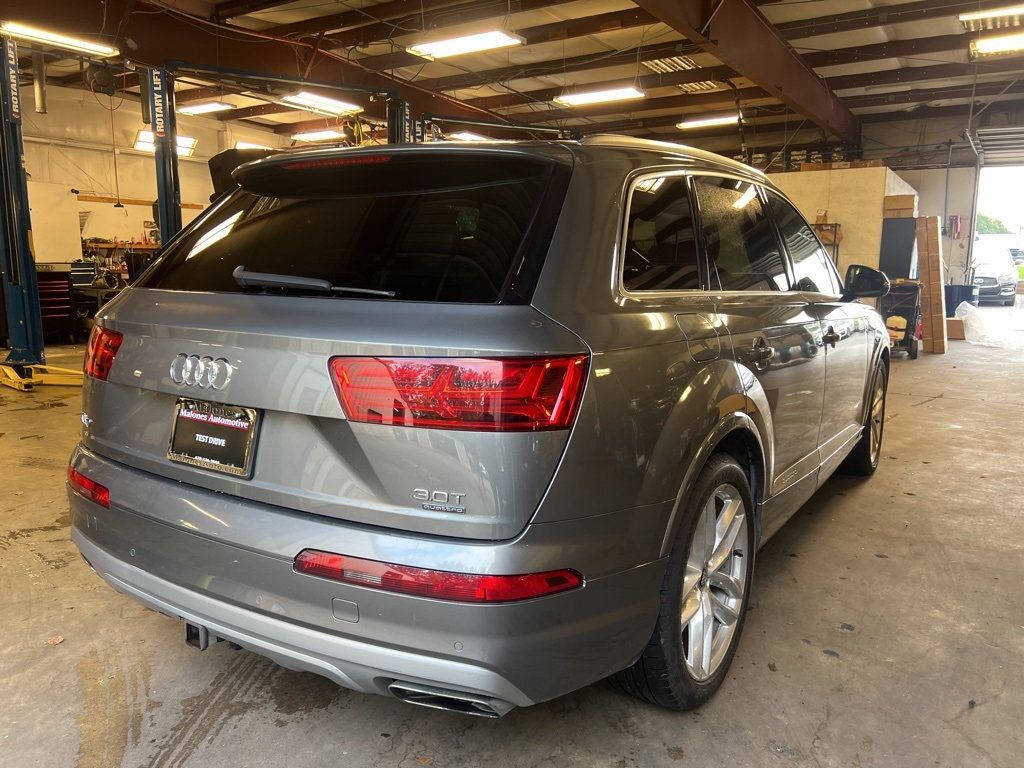 2017 Audi Q7 3.0T Prestige photo 3