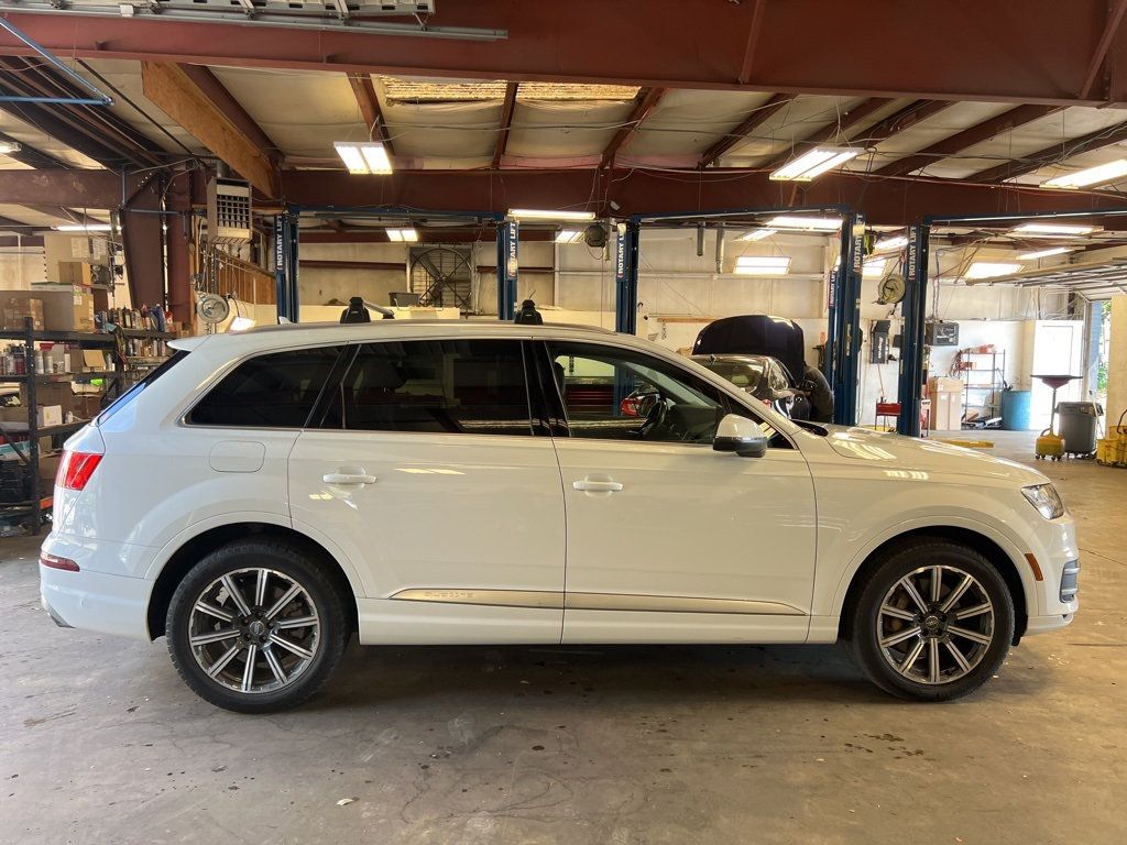2017 Audi Q7 3.0T Prestige photo 2