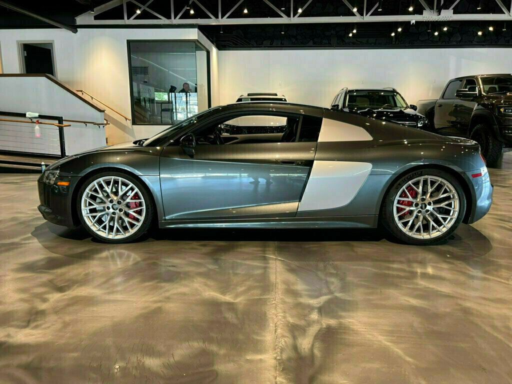 2017 Audi R8 V10 Quattro S tronic photo 2