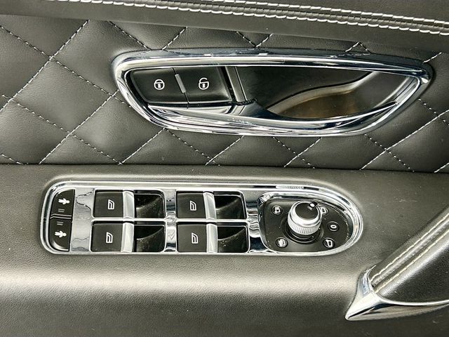 2017 Bentley Bentayga This is not a First Edition  - 22988932 - 21