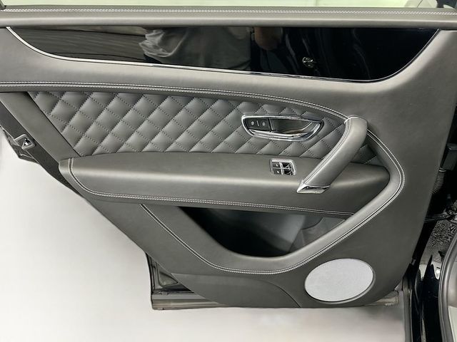 2017 Bentley Bentayga This is not a First Edition  - 22988932 - 24