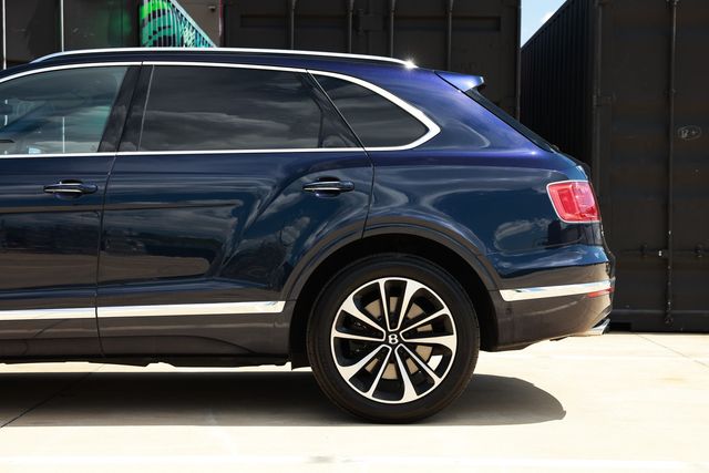 2017 Bentley Bentayga W12 AWD - 23016246 - 22