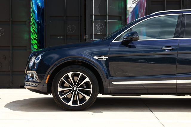 2017 Bentley Bentayga W12 AWD - 23016246 - 23