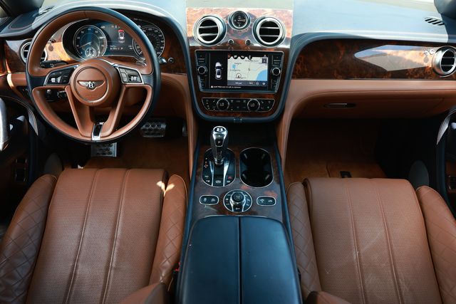 2017 Bentley Bentayga W12 AWD - 23016246 - 25