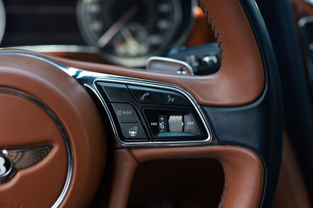 2017 Bentley Bentayga W12 AWD - 23016246 - 32