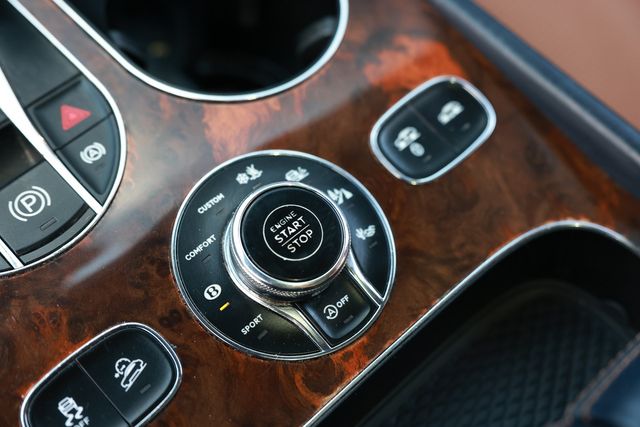 2017 Bentley Bentayga W12 AWD - 23016246 - 36