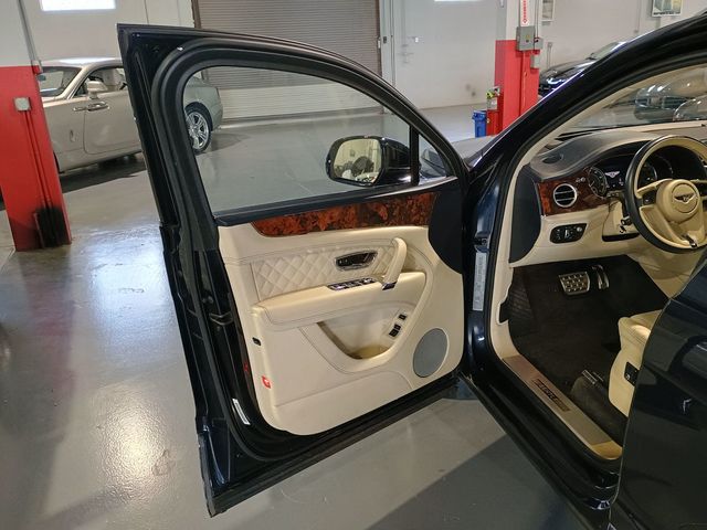 2017 Bentley Bentayga W12 AWD - 23006282 - 9