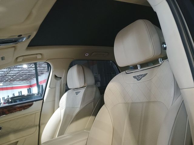 2017 Bentley Bentayga W12 AWD - 23006282 - 13