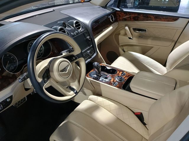 2017 Bentley Bentayga W12 AWD - 23006282 - 14