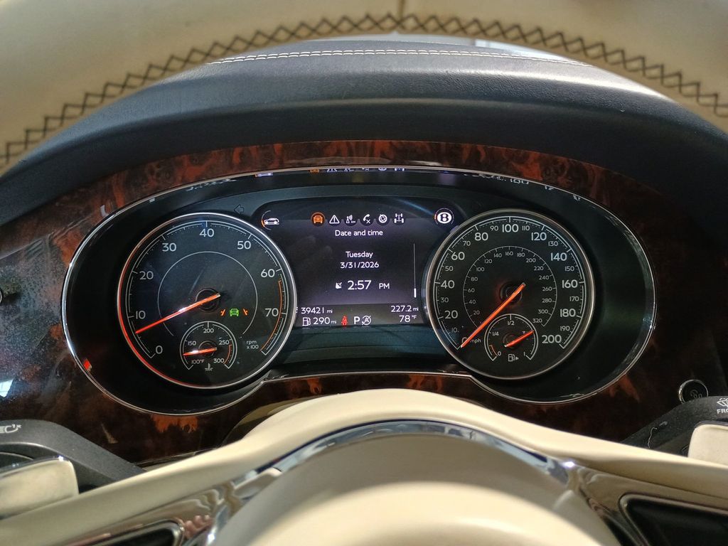 2017 Bentley Bentayga W12 AWD - 23006282 - 16