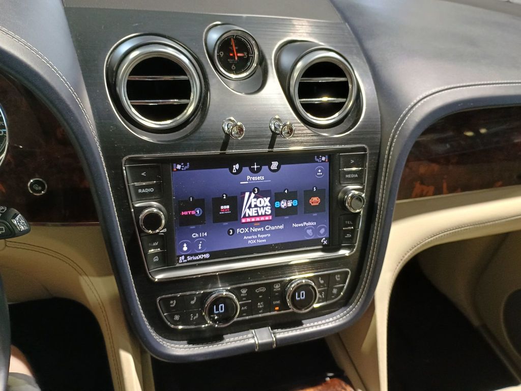 2017 Bentley Bentayga W12 AWD - 23006282 - 20