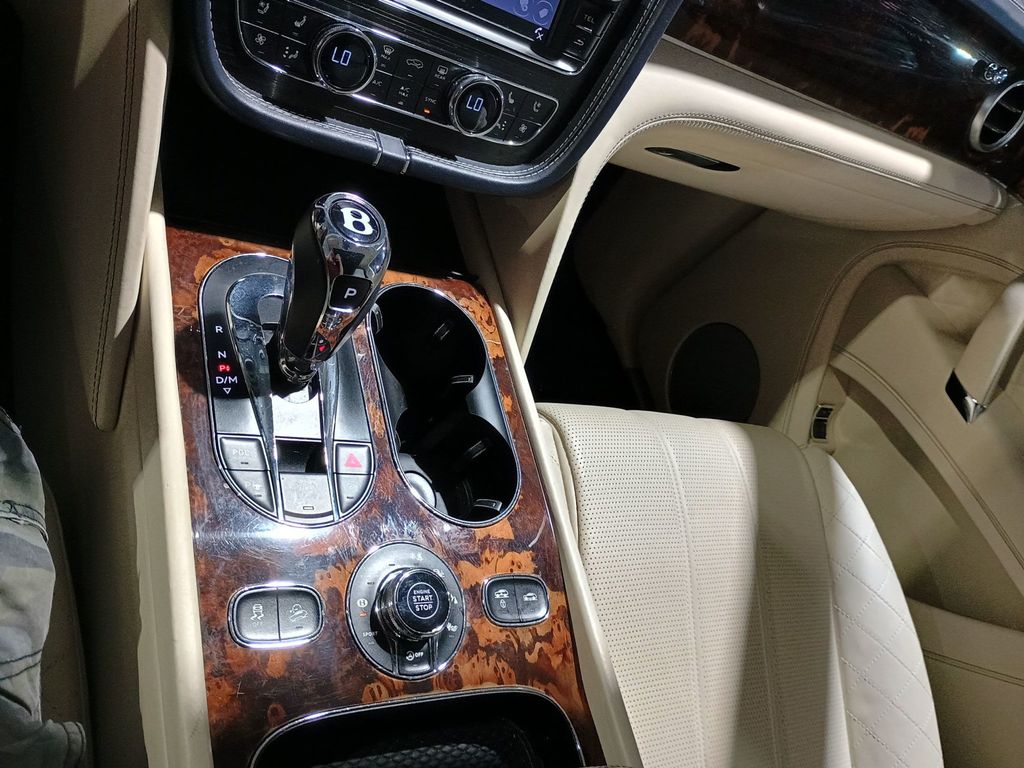 2017 Bentley Bentayga W12 AWD - 23006282 - 21