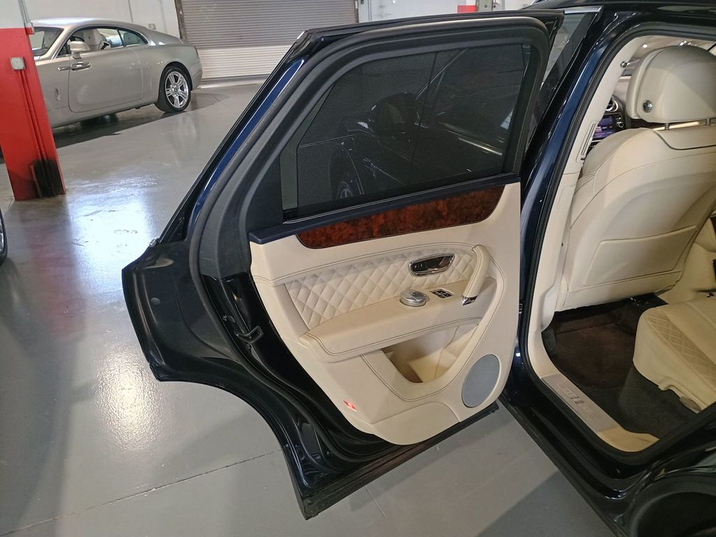 2017 Bentley Bentayga W12 AWD - 23006282 - 23